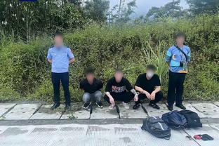 点射破门！官方：萨拉赫当选双红会全场最佳，力压梅努、迪亚斯等